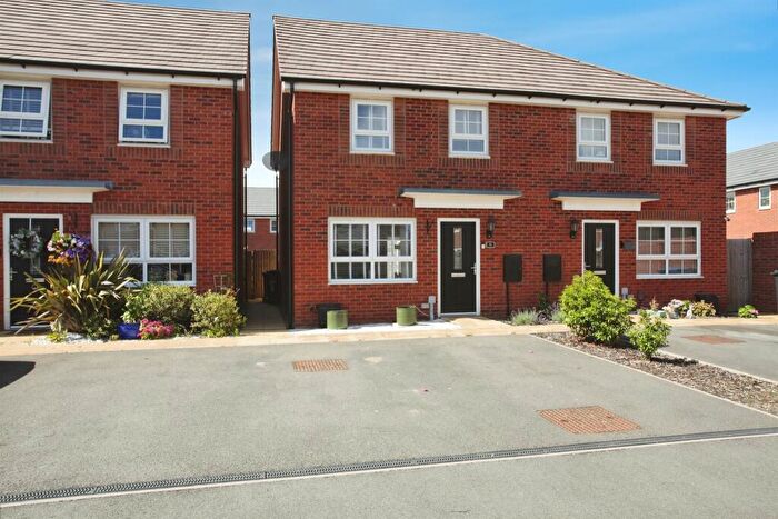 3 Bedroom Semi Detached House For Sale In Emerald Close, Rugby, CV22