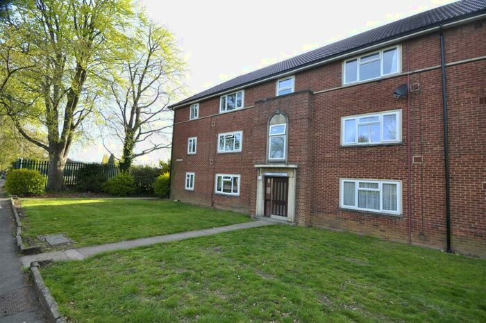 2 Bedroom Flat To Rent In Priors Court Priors Road Cheltenham, GL52