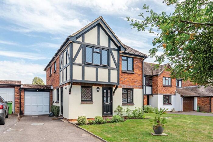 4 Bedroom Detached House For Sale In Gray Close, Warsash, SO31