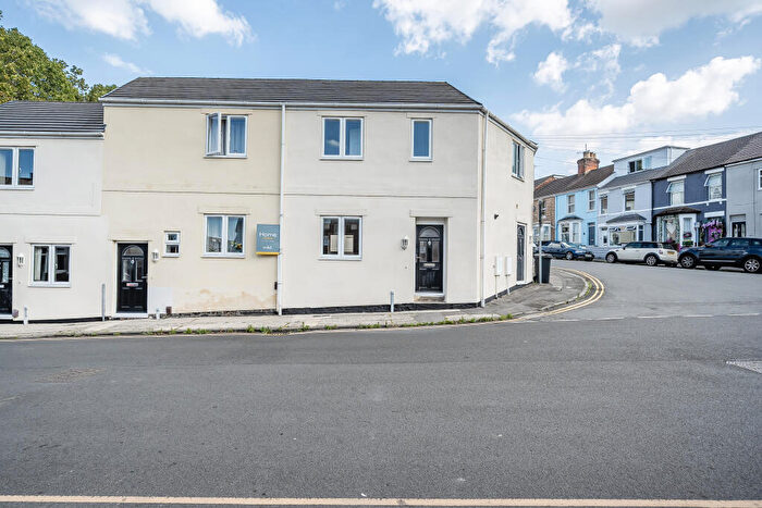 2 Bedroom End Of Terrace House For Sale In Radnor Street, Kingshill, Swindon, SN1