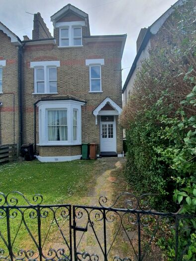 3 Bedroom Maisonette To Rent In Prince Of Wales Road, Sutton, SM1