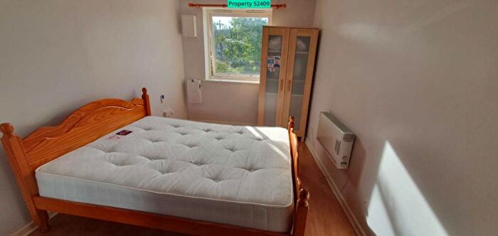 1 Bedroom Flat To Rent In Grimsby Grove, London, E16