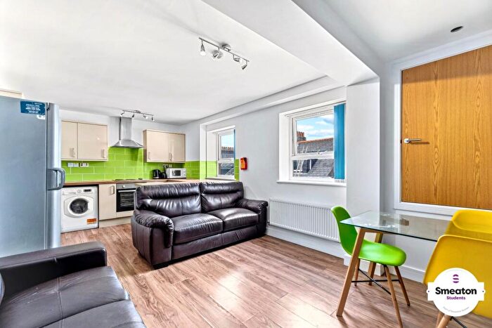 5 Bedroom Flat To Rent In Houndiscombe Road, Plymouth, Devon, PL4