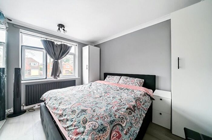 3 Bedroom Detached House For Sale In Bridge Road, Bagshot, Surrey, GU19