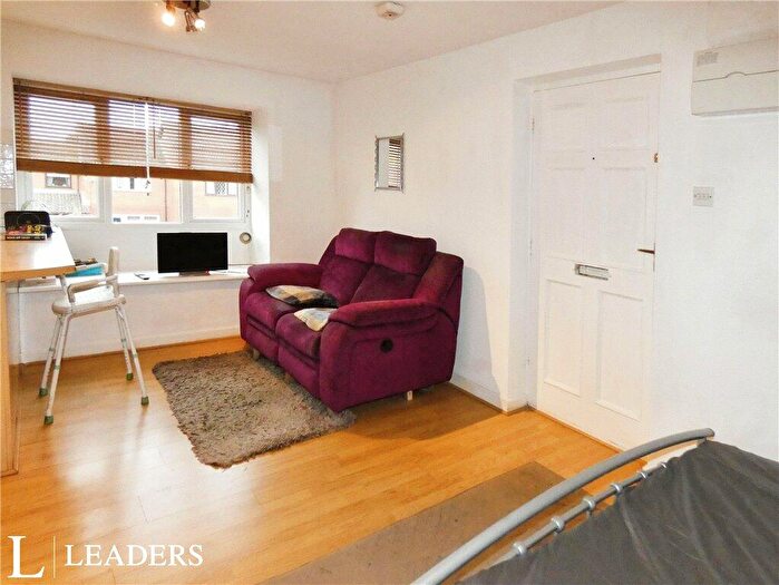 3 Bedroom Apartment For Sale In Queens Park Gardens, Crewe, Cheshire, CW2