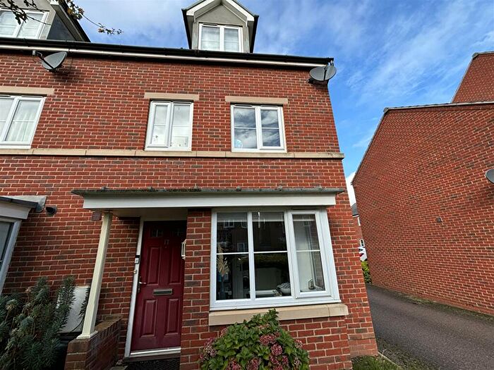 4 Bedroom Semi-Detached House To Rent In Angell Drive, Market Harborough, LE16