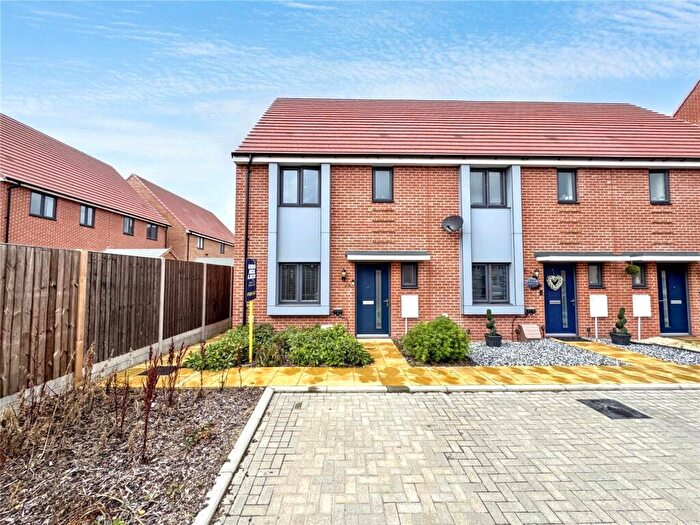 3 Bedroom End Of Terrace House For Sale In Eastwood Chase, Rainham, Gillingham, Kent, ME8