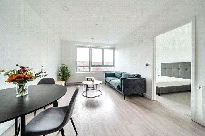 1 Bedroom Flat To Rent In Flat Platform, Market Street, Bracknell, RG12