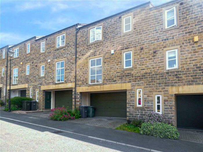 2 Bedroom House To Rent In Gatesway, Harden, Bingley, West Yorkshire, Uk, BD16
