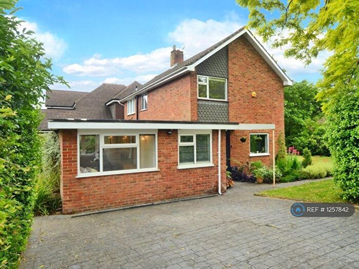 4 Bedroom Detached House To Rent In Dene Close, Worcester Park, KT4