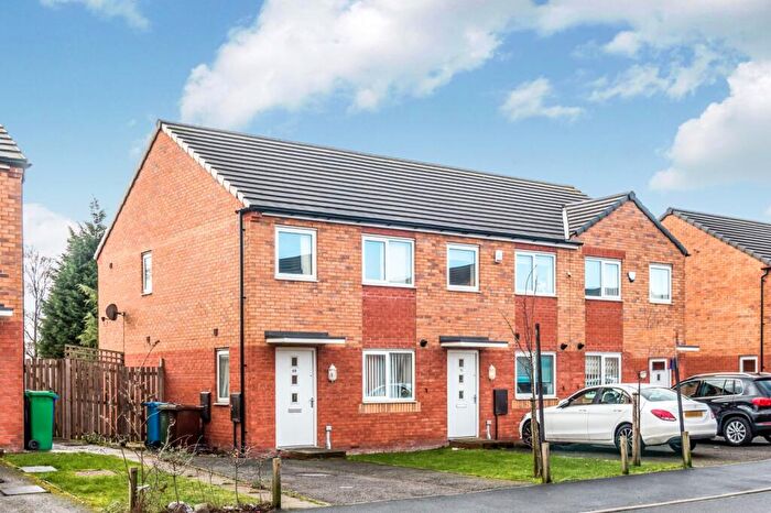 3 Bedroom End Of Terrace House To Rent In Metcombe Way, M11