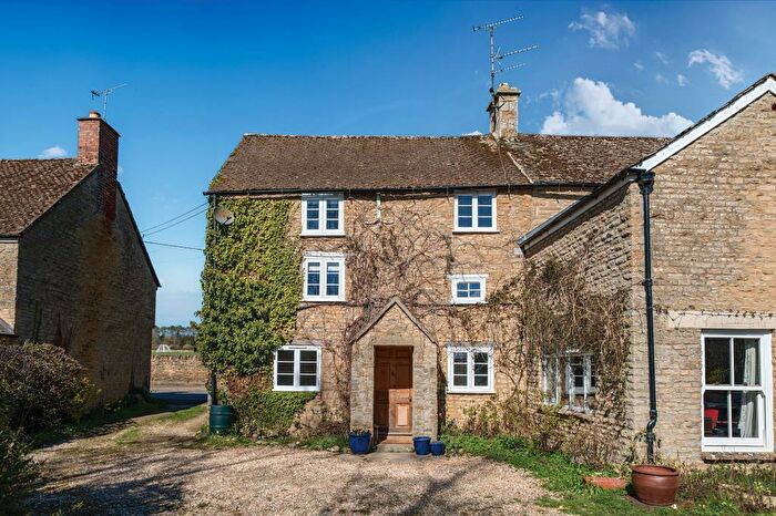 2 Bedroom Cottage To Rent In Chadlington, Chipping Norton, OX7