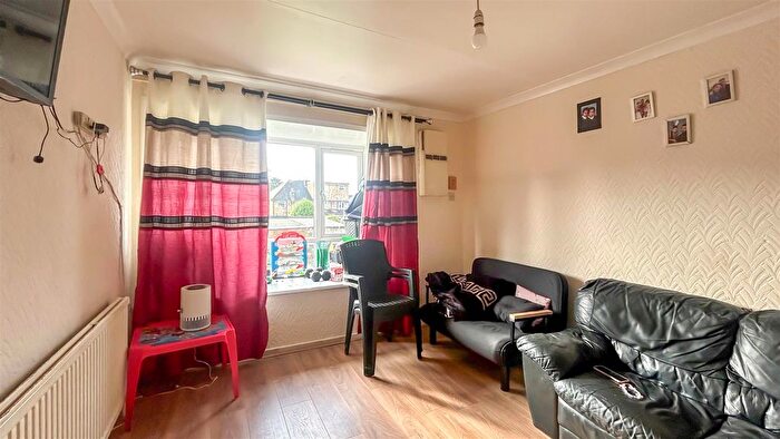 1 Bedroom Flat To Rent In High Street, Harlington, UB3