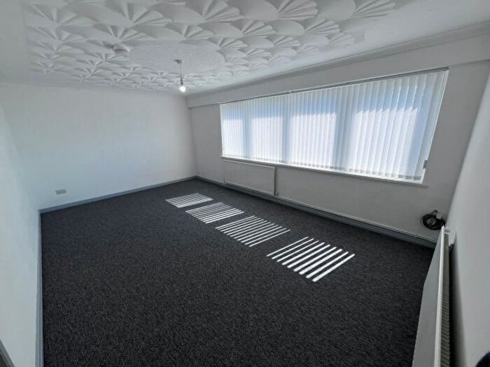 2 Bedroom Flat To Rent In Parkway, Derwen Fawr, Sketty, Swansea, SA2