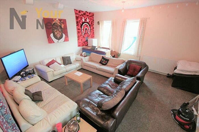 8 Bedroom End Of Terrace House To Rent In Archery Road, Headingley, LS2
