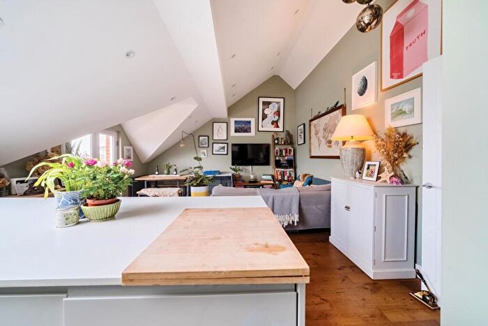 2 Bedroom Flat For Sale In Hanover Park, Peckham, London, SE15