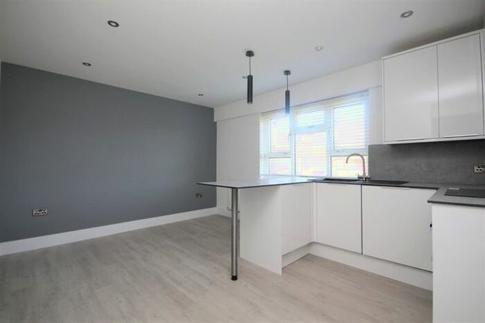 2 Bedroom Flat To Rent In Thorndean Road, Brighton, BN2