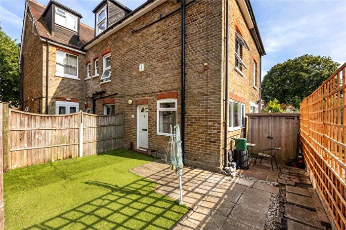 1 Bedroom Maisonette For Sale In London Road, Redhill, Surrey, RH1