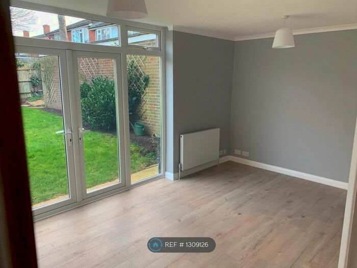 1 Bedroom Flat To Rent In Stonehill Court, London, E4