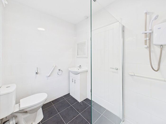 2 Bedroom Detached Bungalow For Sale In Grizedale, Hull, HU7