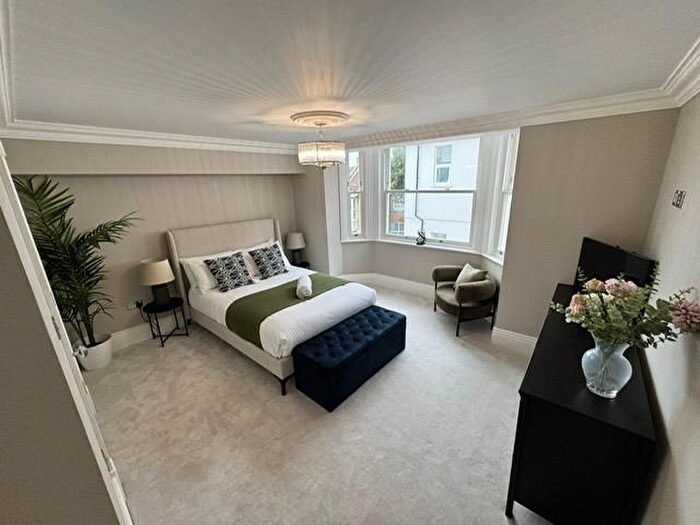 2 Bedroom Property To Rent In Westcliff Avenue, Westcliff-On-Sea, SS0