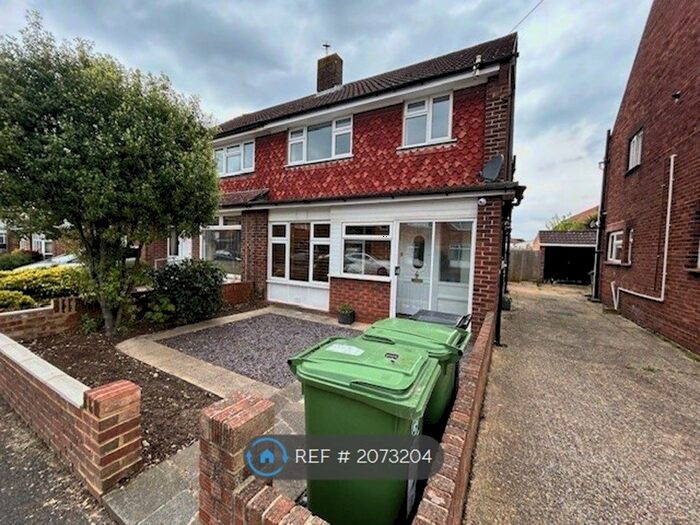 3 Bedroom End Of Terrace House To Rent In Southbourne Avenue, Portsmouth, PO6
