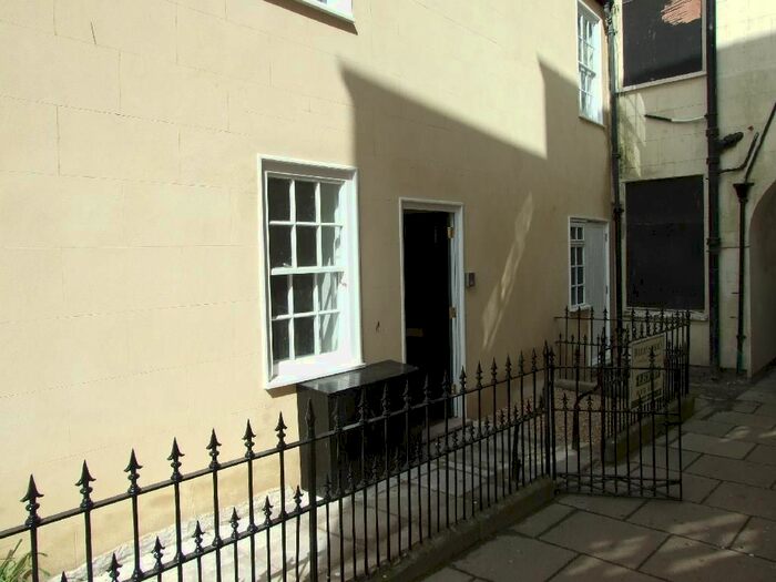 2 Bedroom Flat To Rent In Fore Street, Chard, TA20