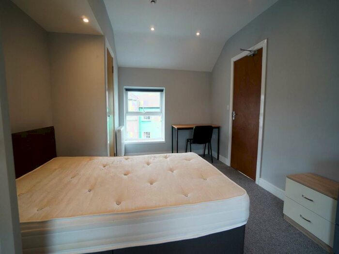 9 Bedroom House To Rent In Holyhead Road, Bangor, Gwynedd, LL57