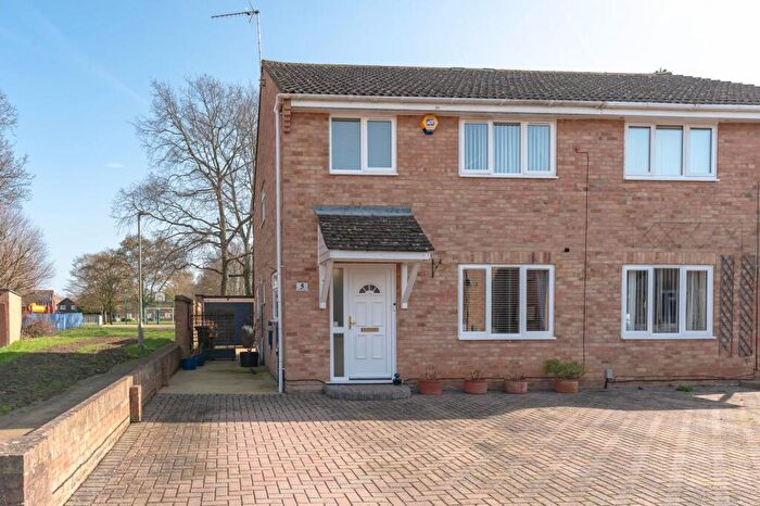 3 Bedroom Semi-Detached House For Sale In Beagle Close, Abingdon, OX14