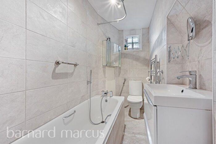 2 Bedroom Flat For Sale In Courtside, Dartmouth Road, London, SE26
