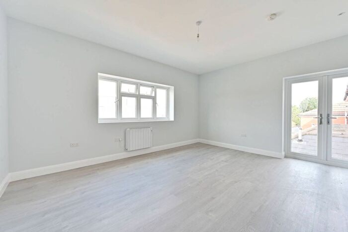 2 Bedroom Flat To Rent In Central Road, Morden, SM4