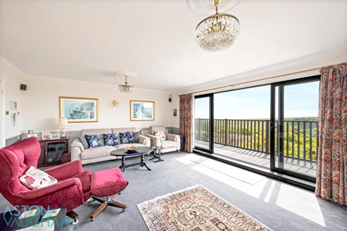 4 Bedroom Detached House For Sale In Wanderdown Road, Ovingdean, BN2