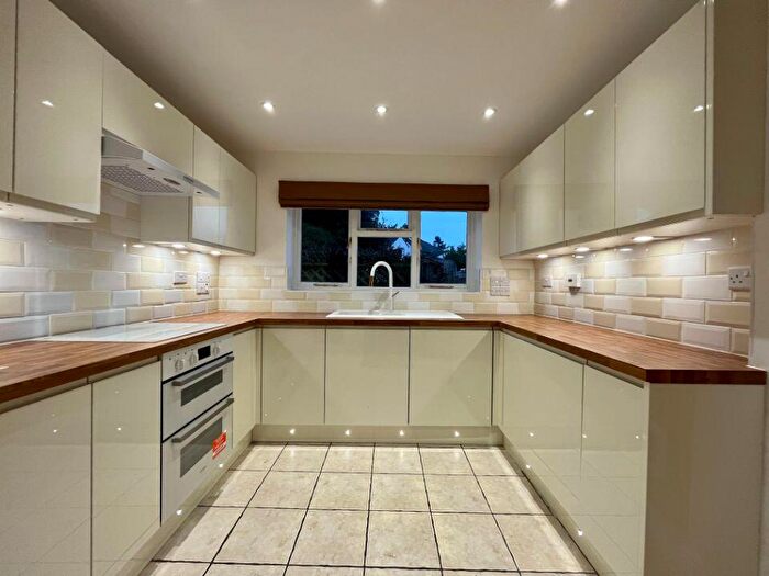 3 Bedroom Terraced House To Rent In Farnborough Road, Farnham, GU9