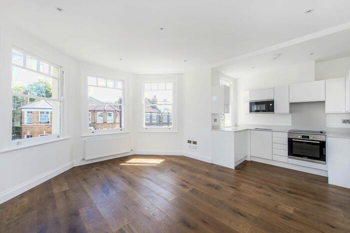 2 Bedroom Flat To Rent In Kinfauns Road, London, SW2