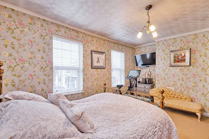 2 Bedroom End Of Terrace House For Sale In Titford Road, Oldbury, B69