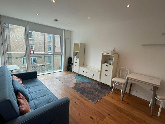 1 Bedroom Flat To Rent In Times Square, Hooper Street, Aldgate, London, E1
