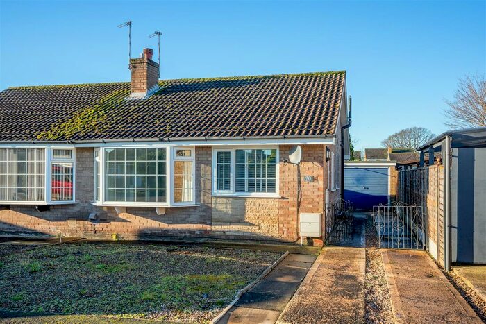 2 Bedroom Bungalow To Rent In Kirkcroft, Wigginton, York, YO32