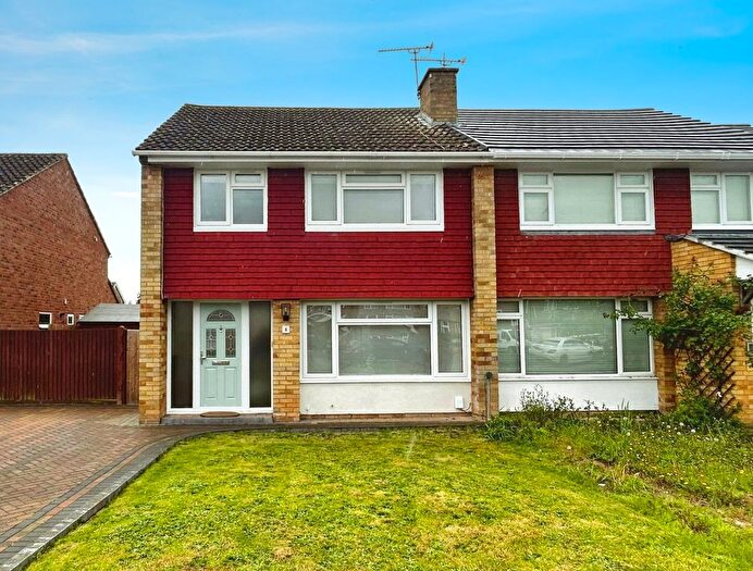 3 Bedroom Semi Detached House For Sale In Burroway Road, Langley, SL3