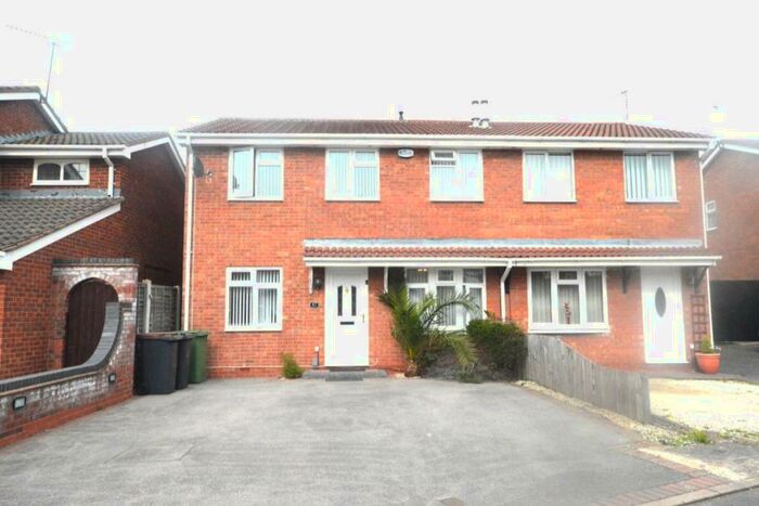 4 Bedroom Semi-Detached House To Rent In Cambridge Drive, Nuneaton, Warwickshire, CV10