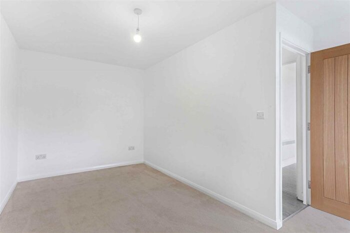 2 Bedroom Flat For Sale In Egmont Road, Sutton, SM2