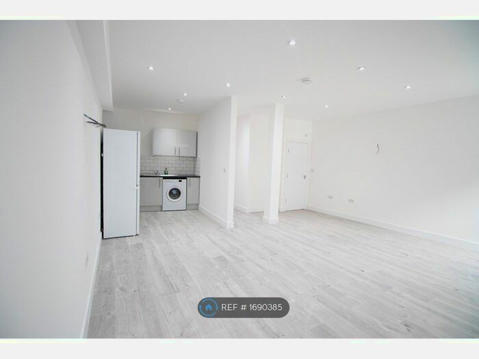 Studio To Rent In Drayton Park, Islington, N5