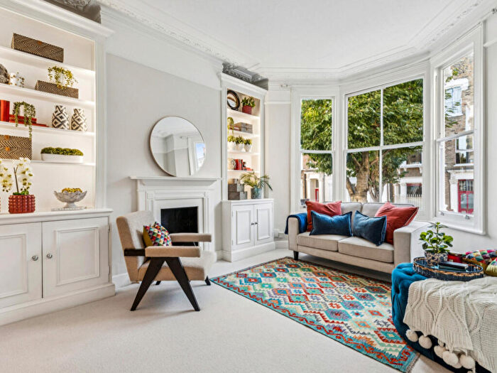 2 Bedroom Apartment For Sale In Taybridge Road, London, SW11