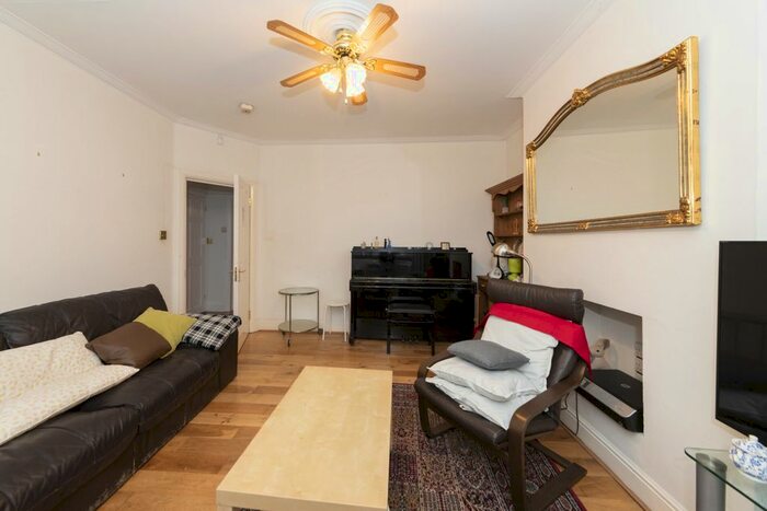 6 Bedroom Semi-Detached House To Rent In Greenford Road, Harrow, HA1