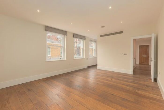 2 Bedroom Flat To Rent In Cavalry Square, London, SW3