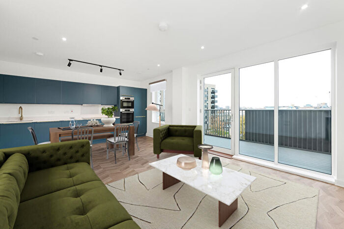 3 Bedroom Flat To Rent In Trinity Park, Woolwich, SE18