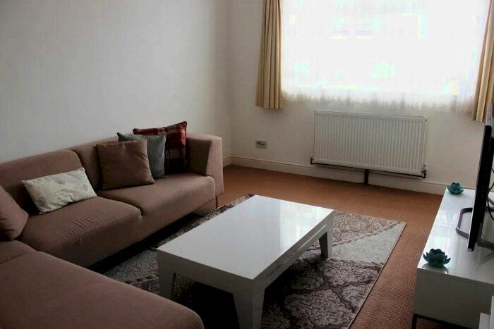 1 Bedroom Flat To Rent In Redwald Road, London, E5