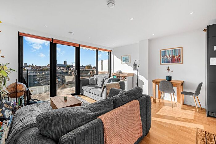 1 Bedroom Flat For Sale In Hawthorne Crescent, London, SE10