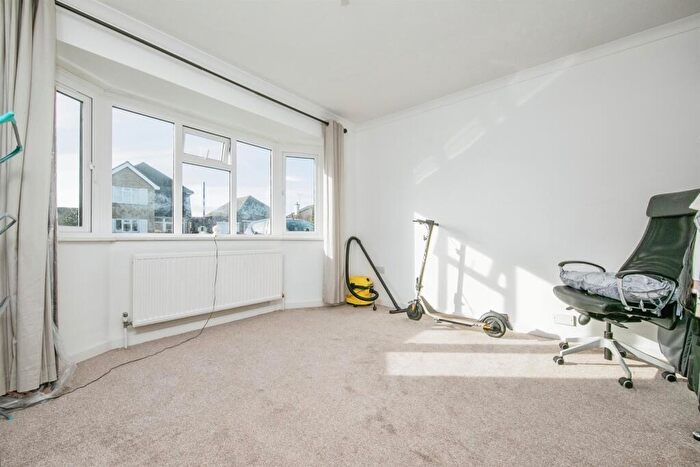 2 Bedroom Detached Bungalow For Sale In Roydon Way, Frinton-On-Sea, CO13
