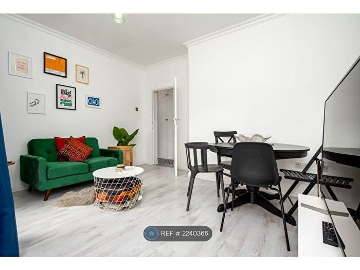 2 Bedroom Flat To Rent In Frampton Park Road, Hackney, E9