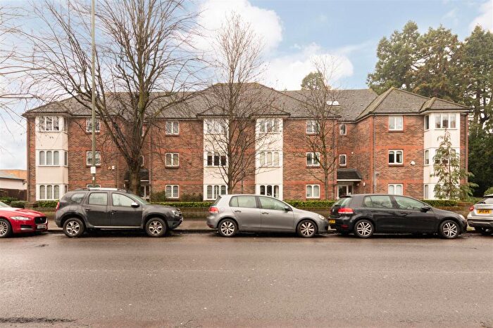2 Bedroom Flat For Sale In Odette Court, High Road, London, N20